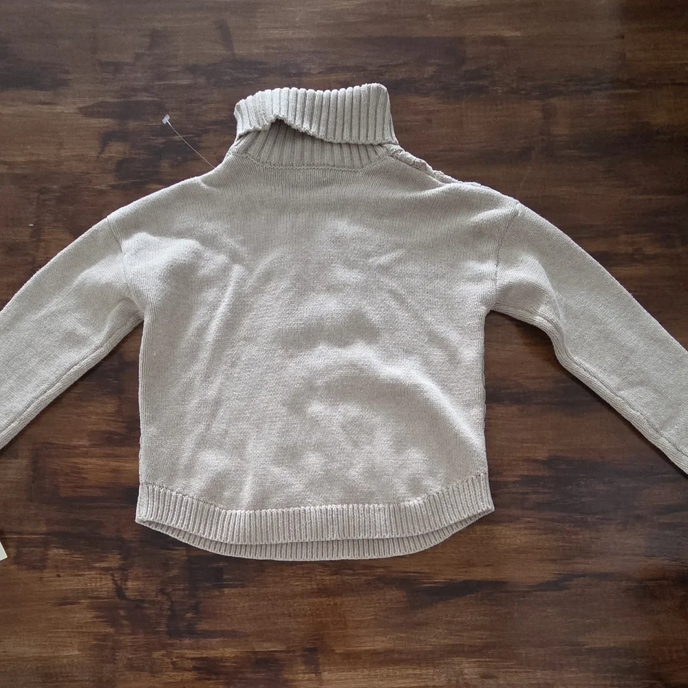 Girl's Cream Cable Knit Sweater Max Studio Size 10/12 Pearl Accents NEW